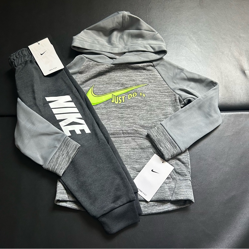 NWT Nike Hoodie & Jogger Set Boys Size 3T